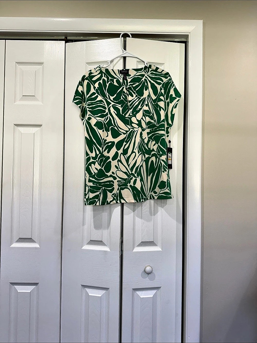 Jones NY White - EPK Floral Short Sleeve Top in Green & White Size